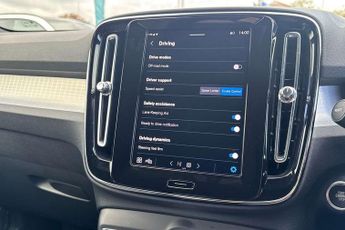 Volvo XC40 2.0 B3P Core 5dr Auto