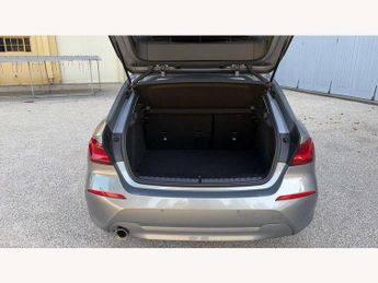 BMW 1 Series 118i [136] SE 5dr Step Auto [Live Cockpit Pro]
