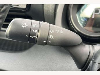 Toyota Yaris 1.5 Hybrid Design 5dr CVT