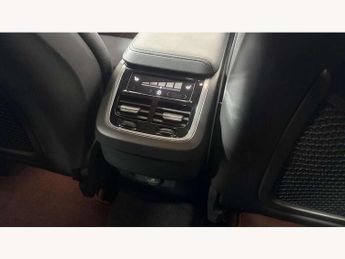 Volvo XC60 2.0 B5P Plus Dark 5dr AWD Geartronic