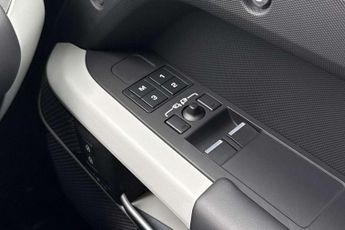 Land Rover Defender 3.0 D300 X-Dynamic HSE 90 3dr Auto