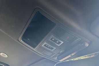 Land Rover Defender 3.0 D300 X-Dynamic HSE 90 3dr Auto