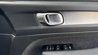 Volvo XC40 2.0 B3P Core 5dr Auto