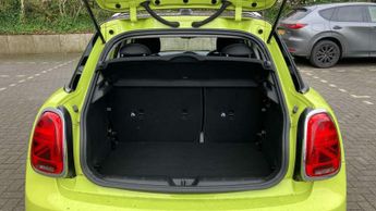 MINI Hatchback 5dr 1.5 Cooper Classic 5dr Auto [Comfort/Nav Pack]