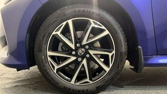 Toyota Yaris 1.5 Hybrid Design 5dr CVT