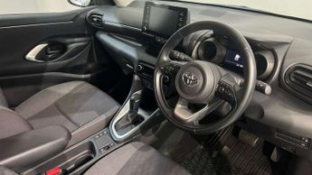 Toyota Yaris 1.5 Hybrid Design 5dr CVT