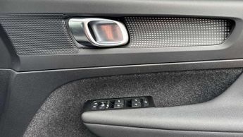 Volvo XC40 1.5 T3 [163] R DESIGN 5dr Geartronic
