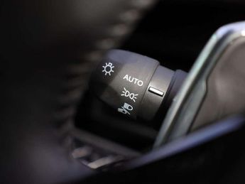 Peugeot 208 1.2 PureTech 100 Allure Premium + 5dr EAT8