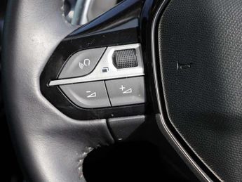 Peugeot 208 1.2 PureTech 100 Allure Premium + 5dr EAT8