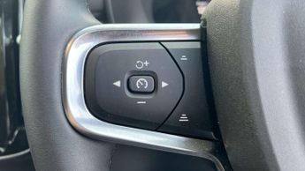 Volvo XC40 2.0 B3P Plus Dark 5dr Auto