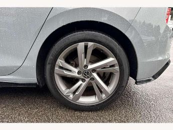 Volkswagen Golf 1.5 eTSI 150 R-Line 5dr DSG