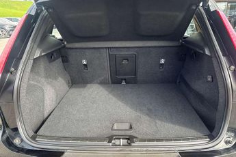 Volvo XC40 2.0 B4P Inscription 5dr AWD Auto