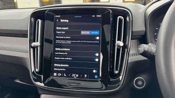 Volvo XC40 2.0 B4P Ultimate Dark 5dr Auto