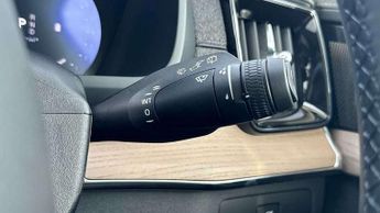 Volvo XC90 2.0 B5P Plus Dark 5dr AWD Geartronic