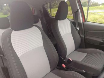 Toyota Yaris 1.5 VVT-i Design 5dr CVT