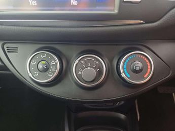 Toyota Yaris 1.5 VVT-i Design 5dr CVT