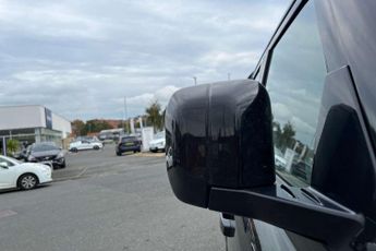 Land Rover Defender 3.0 D250 X-Dynamic HSE 110 5dr Auto