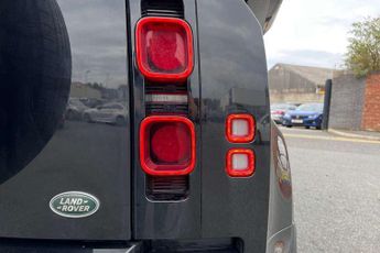 Land Rover Defender 3.0 D250 X-Dynamic HSE 110 5dr Auto