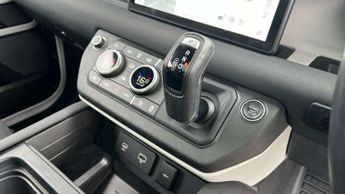 Land Rover Defender 3.0 D250 X-Dynamic SE 90 3dr Auto