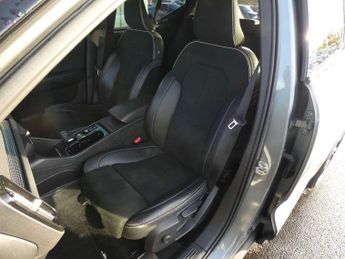 Volvo XC40 2.0 D4 [190] R DESIGN 5dr AWD Geartronic