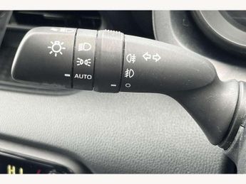 Toyota Yaris 1.5 Hybrid Design 5dr CVT