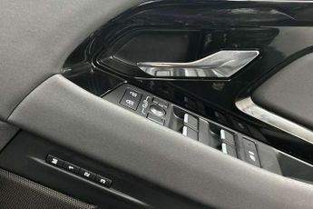 Land Rover Range Rover Evoque 1.5 P300e Dynamic SE 5dr Auto