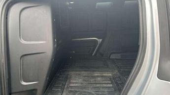 Land Rover Defender 3.0 D300 Hard Top HSE Auto [3 Seat]