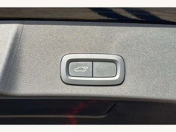 Volvo XC40 2.0 B4P R DESIGN 5dr Auto [7 speed]