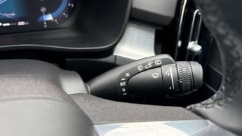 Volvo XC40 2.0 B4P Plus Dark 5dr AWD Auto