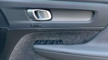 Volvo XC40 2.0 B4P Plus Dark 5dr Auto