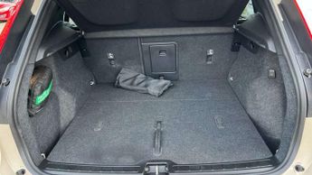 Volvo XC40 2.0 B4P Plus Dark 5dr Auto