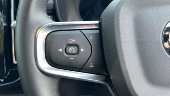 Volvo XC40 2.0 B4P Plus Dark 5dr Auto