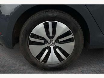 Volkswagen e-Golf 99kW e-Golf 35kWh 5dr Auto