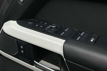 Land Rover Defender 3.0 D300 HSE 110 5dr Auto [6 Seat]
