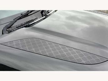 Land Rover Defender 3.0 D250 X-Dynamic S 110 5dr Auto