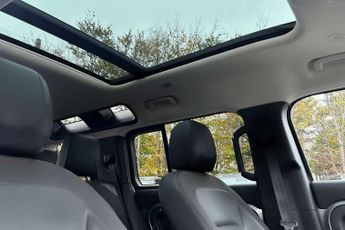 Land Rover Defender 2.0 D240 SE 110 5dr Auto