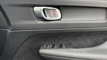 Volvo XC40 2.0 D3 R DESIGN 5dr Geartronic