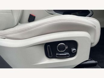 Jaguar F-Pace 2.0 D200 R-Dynamic HSE Black 5dr Auto AWD