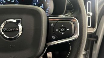 Volvo XC40 2.0 T4 R DESIGN 5dr AWD Geartronic