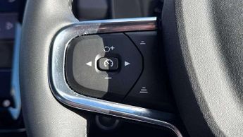 Volvo XC40 2.0 B3P Core 5dr Auto