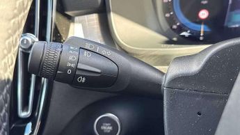 Volvo XC40 2.0 B3P Core 5dr Auto