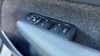 Volvo XC40 2.0 B3P Core 5dr Auto