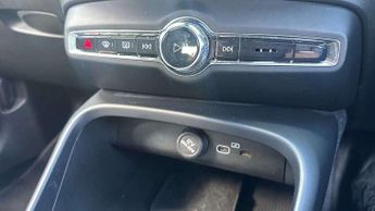 Volvo XC40 2.0 B3P Core 5dr Auto
