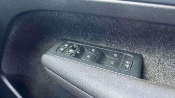 Volvo XC40 2.0 B3P Core 5dr Auto
