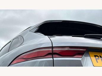 Jaguar F-Pace 2.0 D200 R-Dynamic Black 5dr Auto AWD