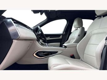 Jaguar F-Pace 2.0 D200 R-Dynamic Black 5dr Auto AWD