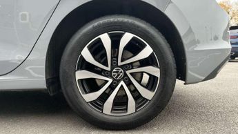 Volkswagen Golf 1.0 eTSI Active 5dr DSG