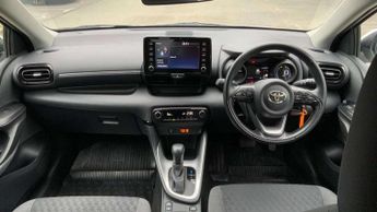 Toyota Yaris 1.5 Hybrid Design 5dr CVT
