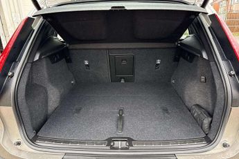 Volvo XC40 2.0 B4P Inscription 5dr Auto