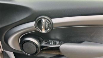 MINI Hatchback 5dr 1.5 Cooper Exclusive 5dr Auto